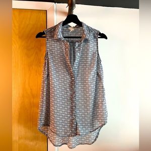 3 Sleeveless lightweight shirts